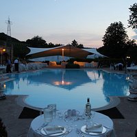 piscina castello di rezzanello