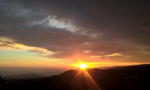 Ανεπανάληπτο ξημέρωμα στο Ξενοδοχείο"Θέα" στη Νάουσα