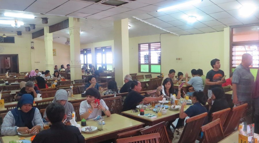 Busy lunch hour at Tojoyo