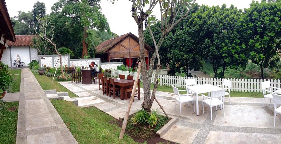 Logo Bataputi Coffee House