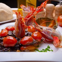 Fresh prawns with black risotto