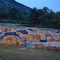La villa romana in visita notturna estiva