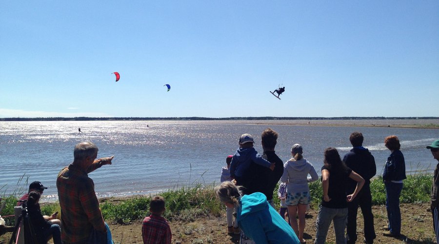 Kitesurfing