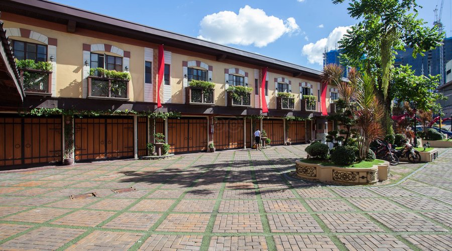 Grounds at the Victoria Court