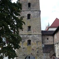 Blick von der Stadtmauer auf den Metzgerturm