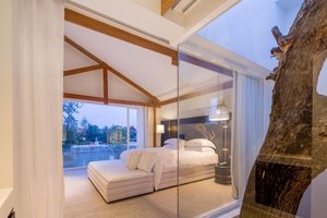 Room & Suite