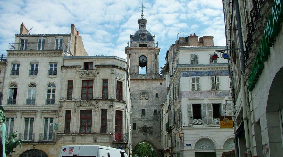 Teen girls in La Rochelle