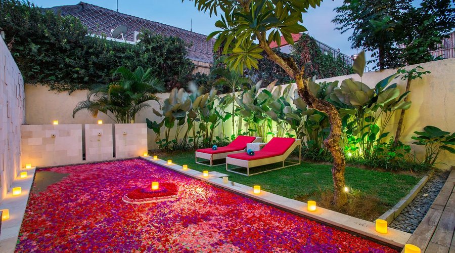 Flowe petals on pool