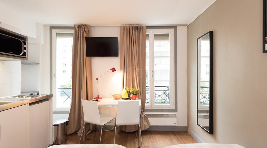 The Twin Room at the Hôtel de la Mare