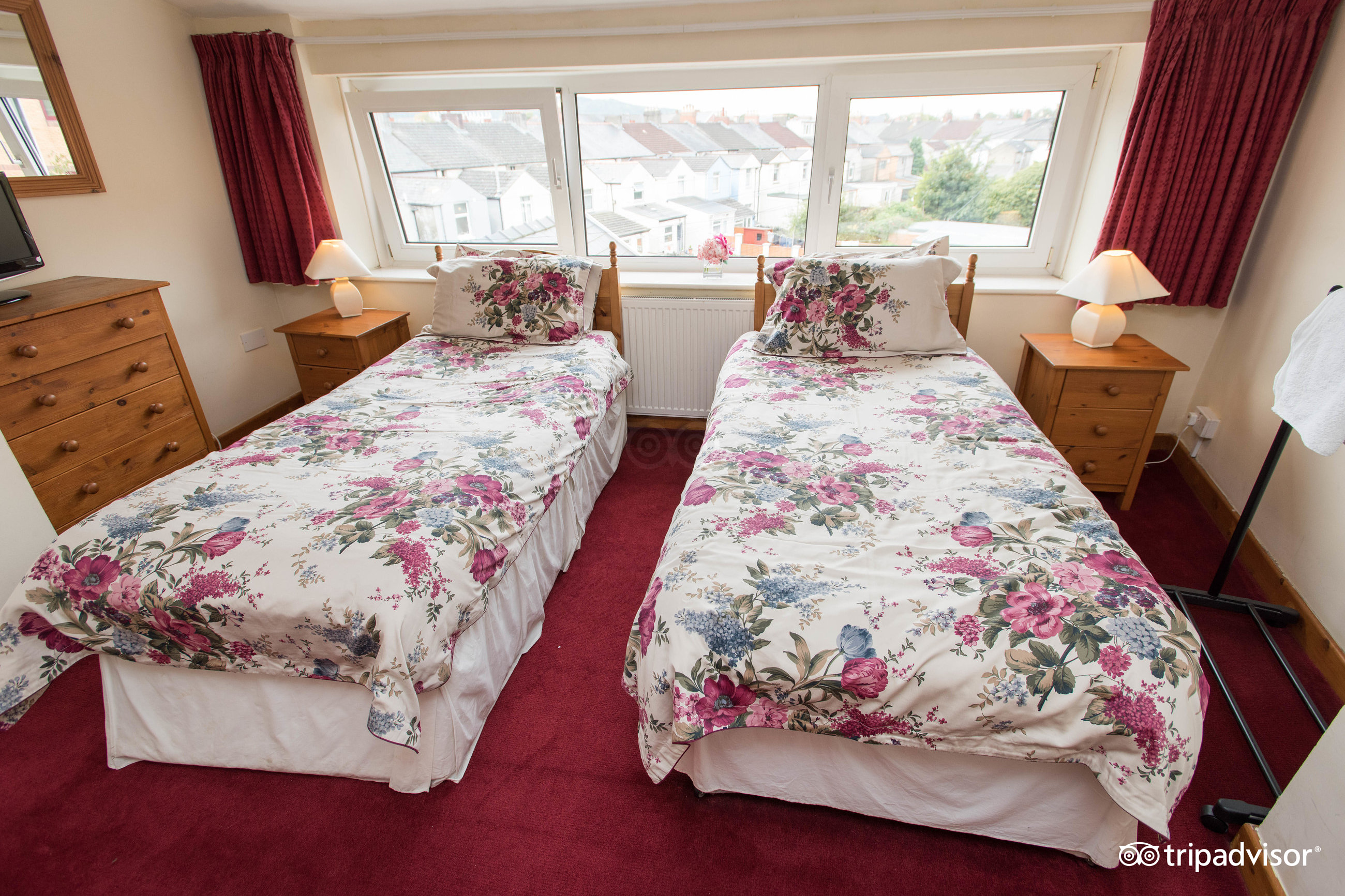 RIVERSIDE BED AND BREAKFAST - Guest House Reviews (Cardiff, Wales)