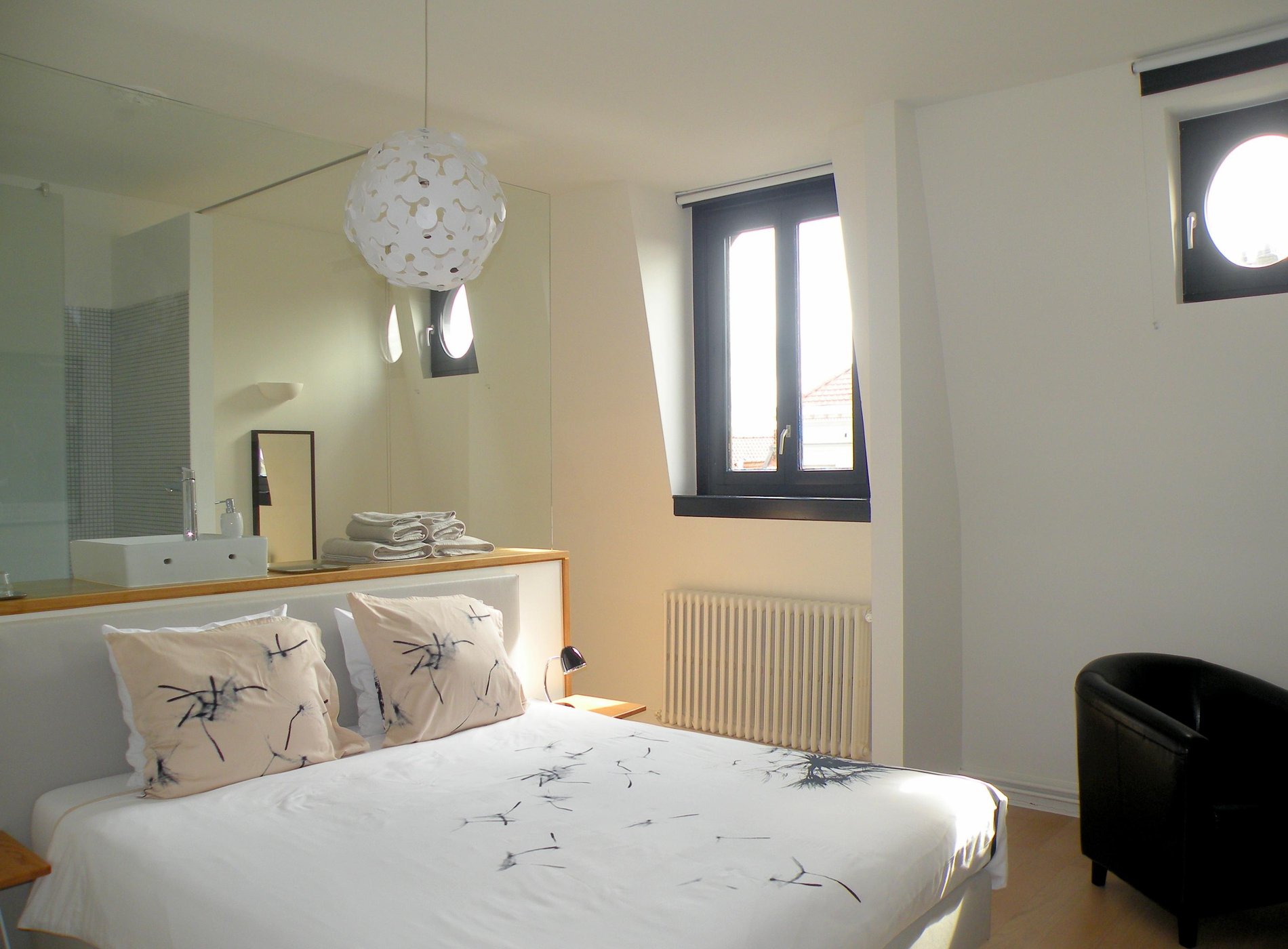 Living in Brûsel, Urban Bed and Breakfast Brussels by null