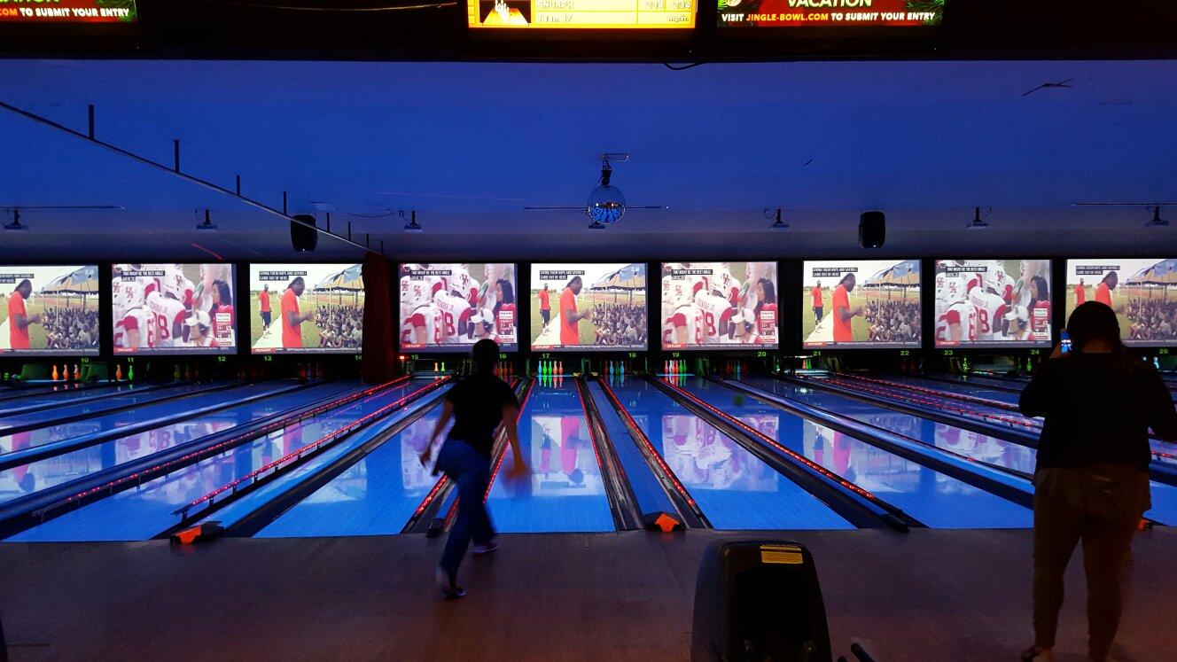 Bowlmor lanes store