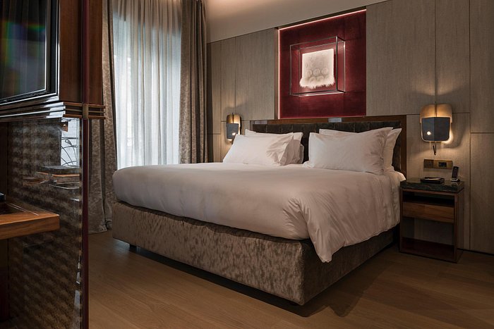 Palazzo Fendi reopens in Rome with private suites, restaurant and fur  atelier