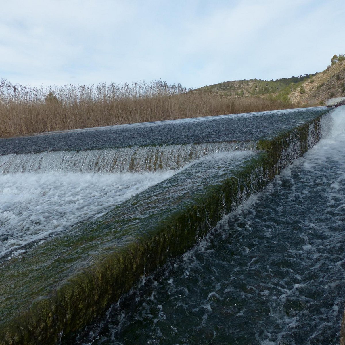 Плотина 10. Новоузенский водопад водосброс. Водосброс Бийск. Водосброс Ангарск. Водосброс Чайковский.