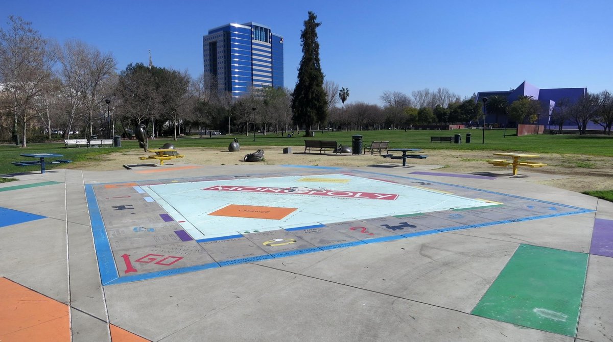 Carro No Parque De Estacionamento Gratuito No Jogo De Monopólio De