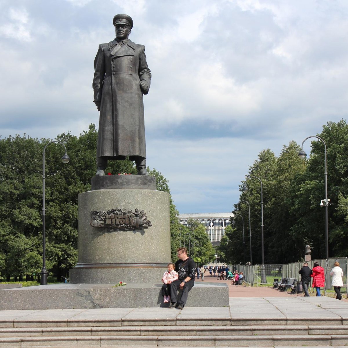 Жуково санкт петербург. Московский парк Победы Санкт-Петербург памятник Жукову. Памятник Жукову в Санкт-Петербурге на проспекте славы. Парк Победы памятник Жукову. Парк Победы СПБ памятник Жукову.