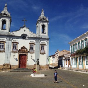 Rua Típica Da Cidade Histórica De Sao Joao Del Rei Conhecida Como Rua De  Casas Tortas Imagem Editorial - Imagem de arquitetura, estilo: 250284115