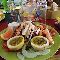 Salade Ti Payot ( surimi, terrine de poisson, crevettes, marlin fumé