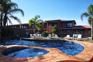 Pool & Beach