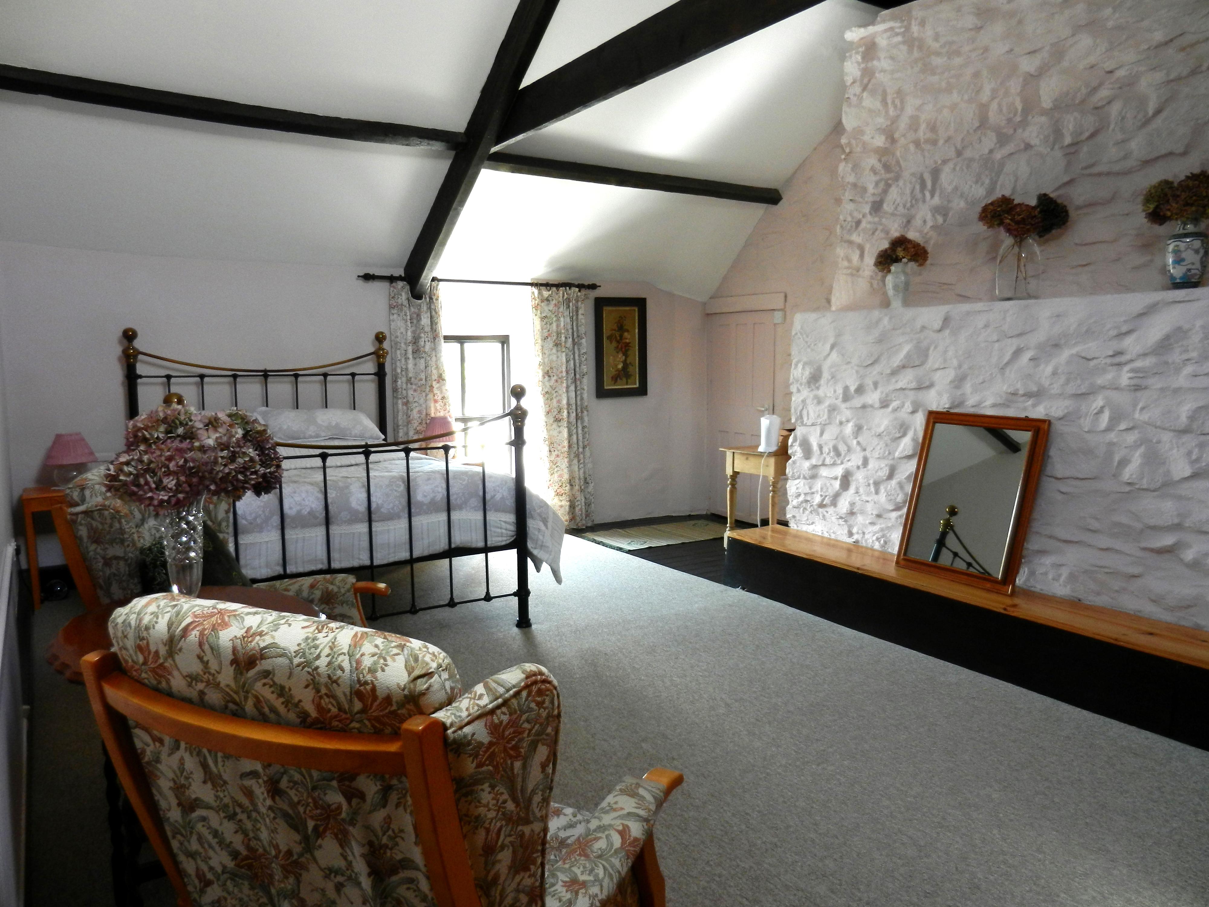 CILWEN COUNTRY HOUSE BED & BREAKFAST - Updated 2024 Prices & B&B ...