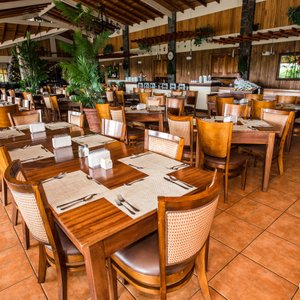 Las Riendas at the El Establo