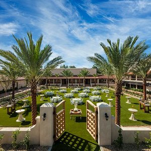 Paradise Park Lawn at The Scottsdale