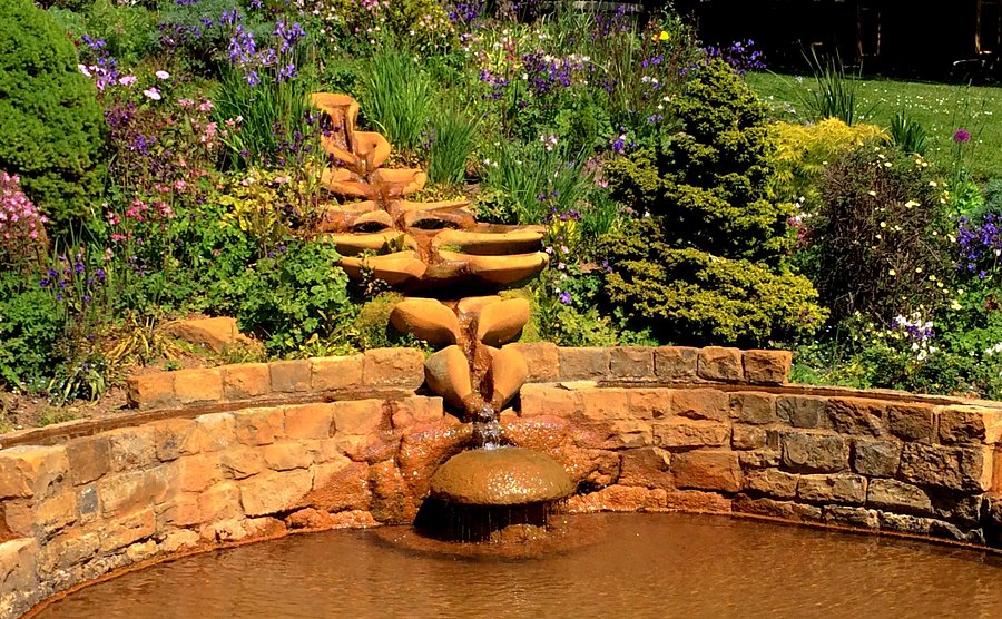 Glastonbury Chalice Well Gardens: Mystical Serenity Awaits
