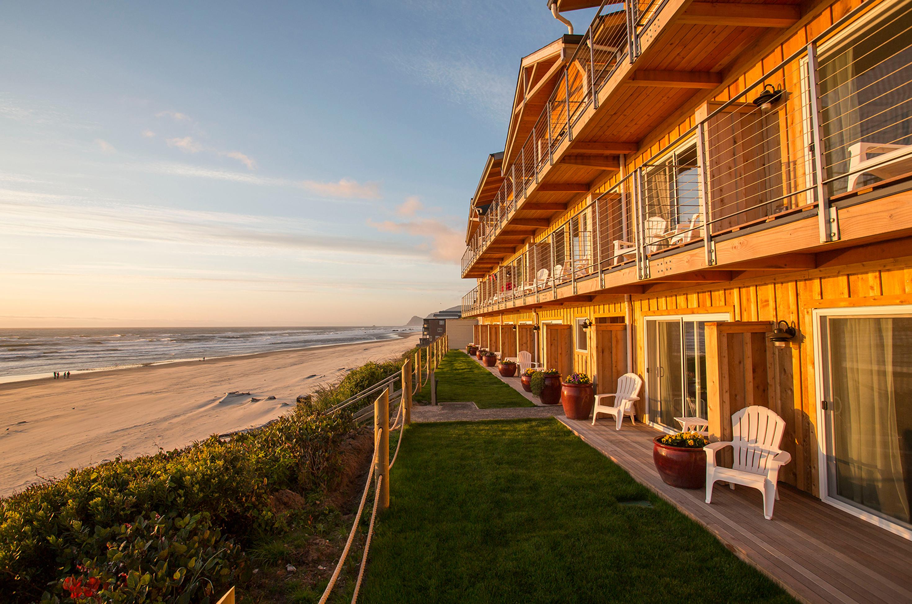 Pelican Shores Inn Lincoln City OR Tarifs 2022 Mis Jour Et Avis   Oceanfront Building 