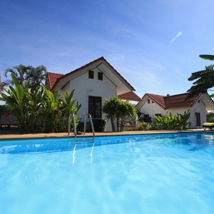 Bungalow et piscine