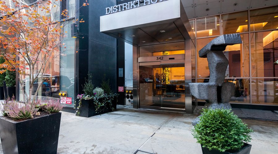 Entrance at the Distrikt Hotel