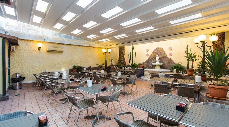 Breakfast Room at the Verona Hotel