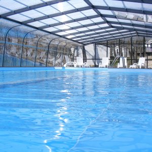 La piscine couverte et chauffée ouverte du 1 avril au 30 octobre