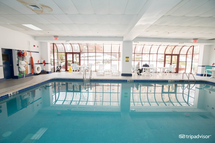 Laguardia Plaza Hotel Pool Pictures Reviews Tripadvisor