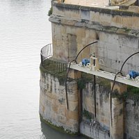 Compuertas en el rio