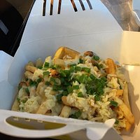 Batata frita especial com queijo e cebolinha