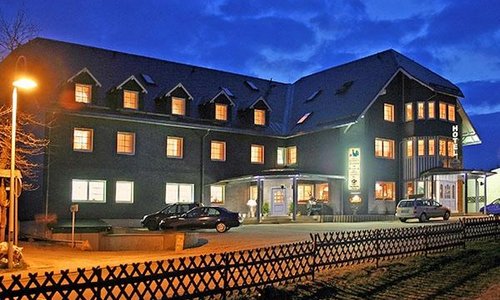 Kurhotel Auerhahn bei Nacht