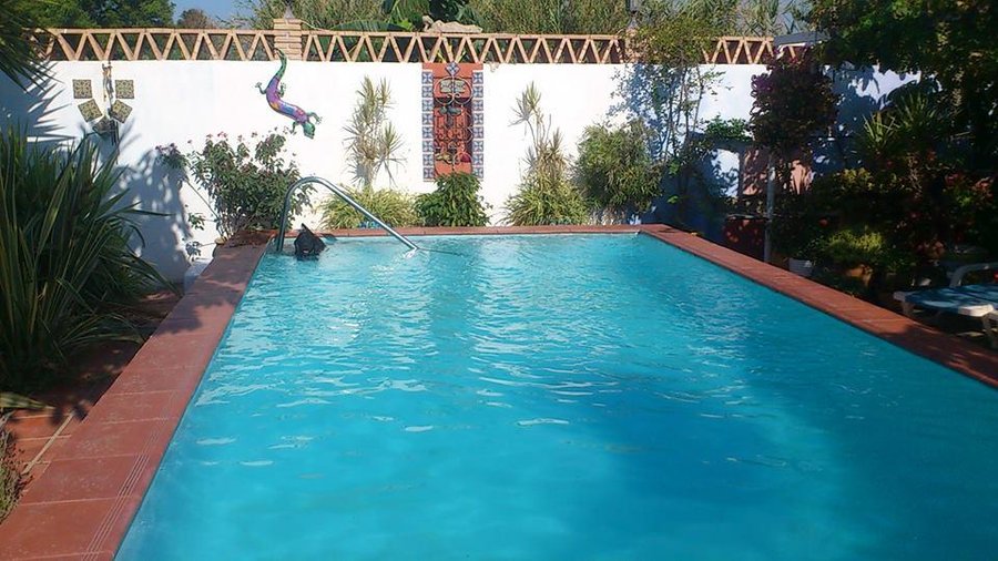 Swimming pool: open year round
