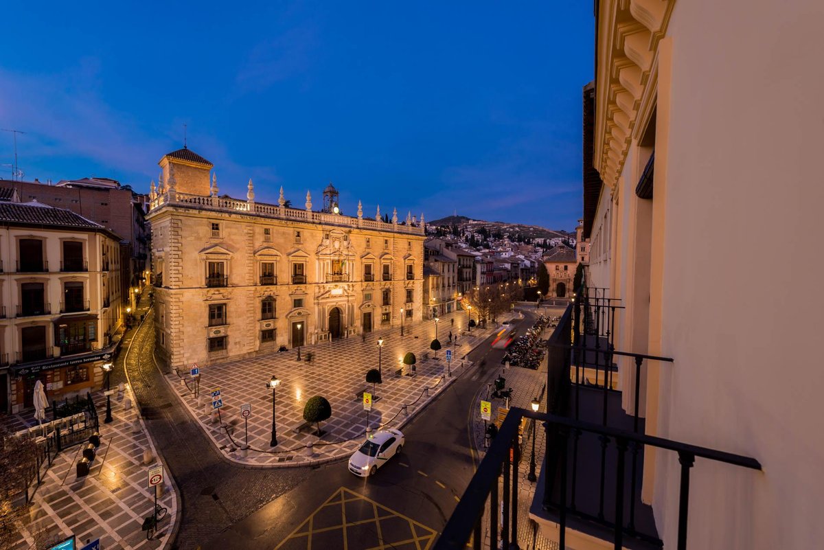 Granada spain. Гранада улицы. Гранада улицы города. Гранада Испания фото улиц города. Online dating Granada Spain.