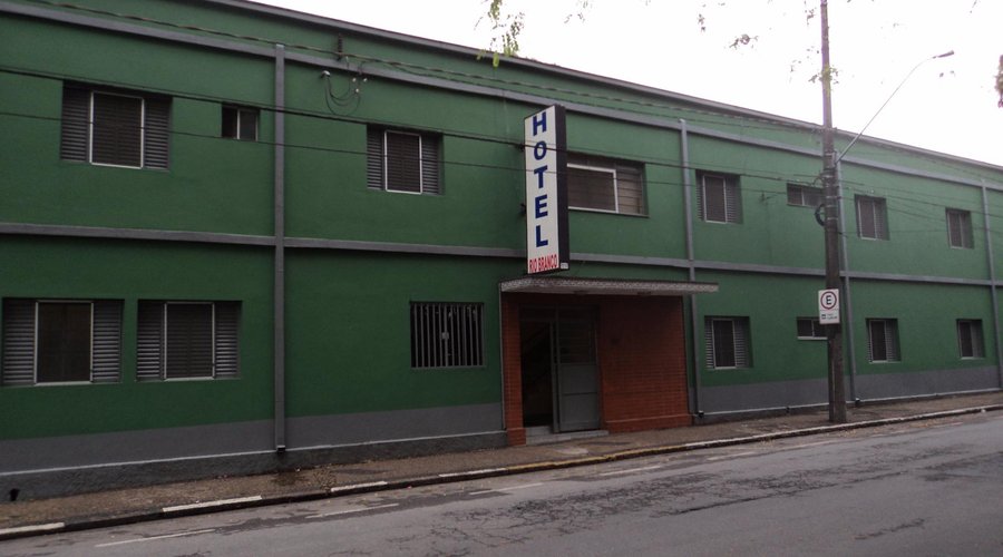 HOTEL NO CENTRO DE SALTO,PRÓXIMO A RESTAURANTES,BANCOS,CASAS LOTE