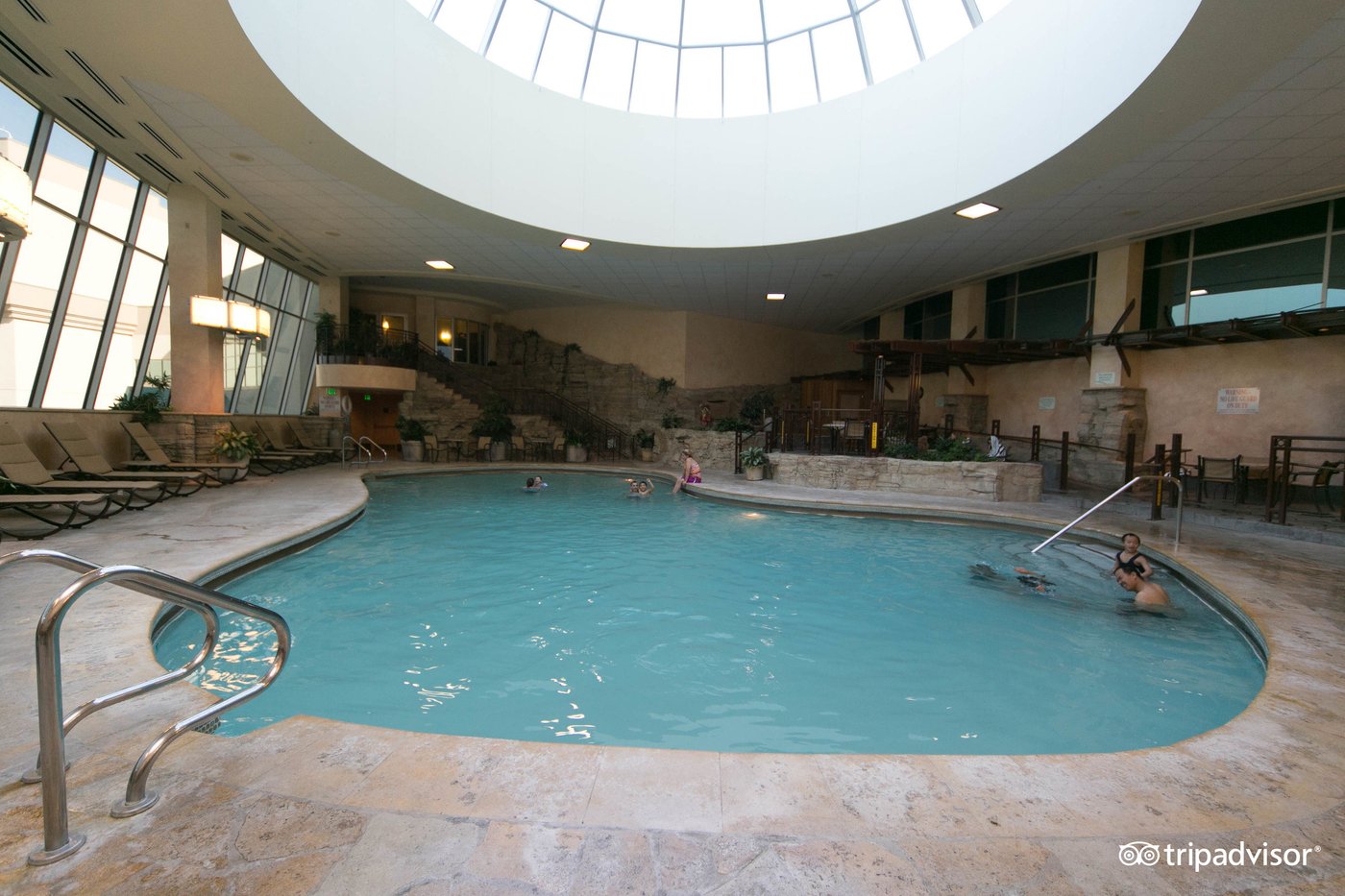 Mystic Lake Casino Hotel Pool: Pictures & Reviews - Tripadvisor