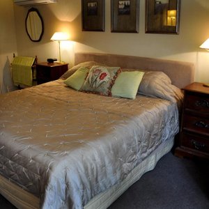 Athelney Cottage King Size Bed