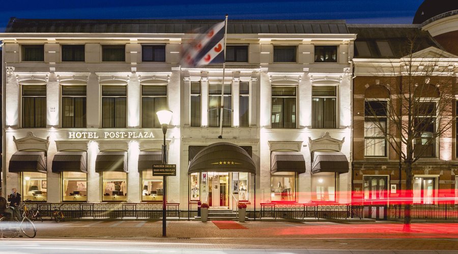 Entrance hotel Post-Plaza