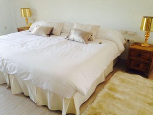 Hotel Rural Villa Xarahiz in Jaraiz de la Vera, image may contain: Linen, Home Decor, Bed, Furniture