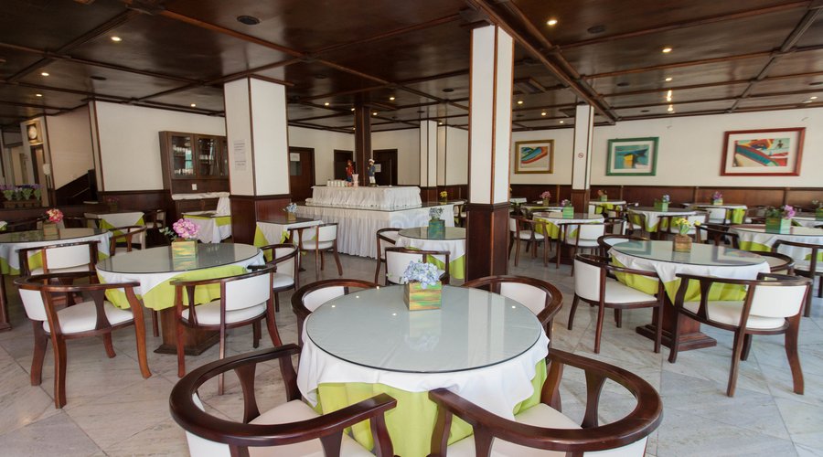 The Breakfast Room at the Marlin Hotel