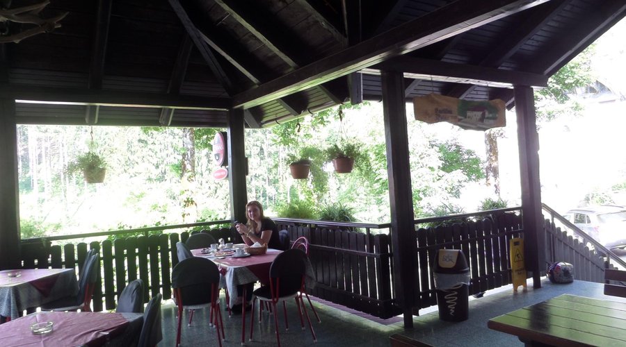 Comedor en el exterior (riquisima y típica la comida)