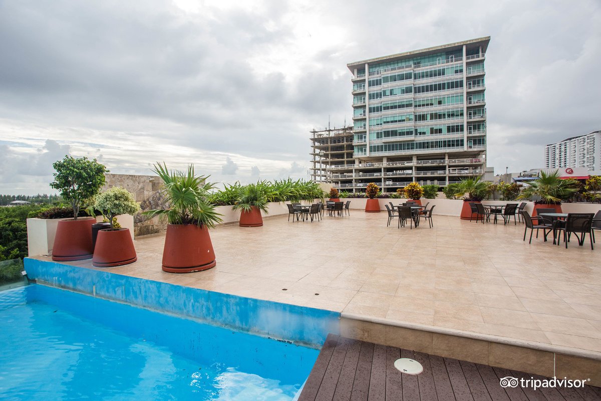 Krystal Urban Cancun Centro Pool Pictures & Reviews - Tripadvisor