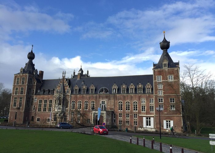 Castillo convertido en universidad