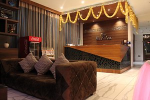 Hotel Rallentino in Kota, image may contain: Couch, Hotel, Interior Design, Living Room