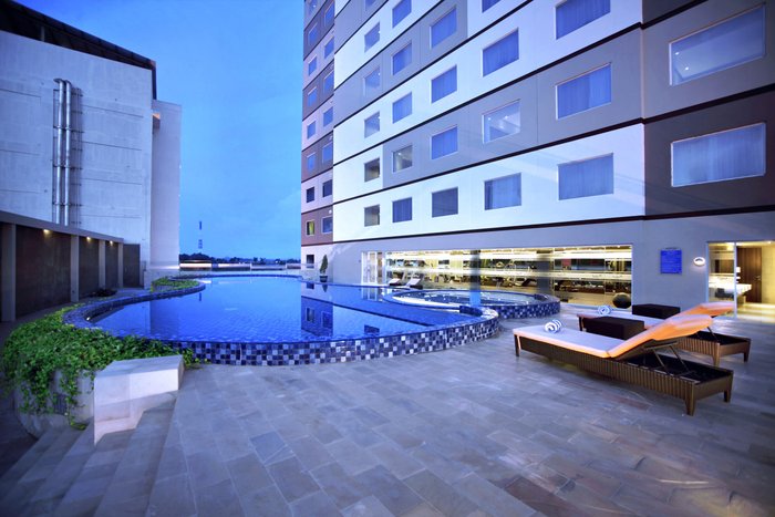 Aston Kupang Hotel & Convention Center Pool Pictures & Reviews ...