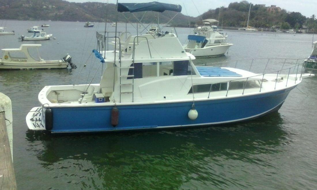 Lanchas. Pesca en Altamar (7 horas). Saliendo del muelle de Zihuatanejo nos  adentraremos hacia el sur en el Océano Pacífico en busca de Pez Vela,  Marlín Azul, Marlín Rayado, Dorado o Atún.